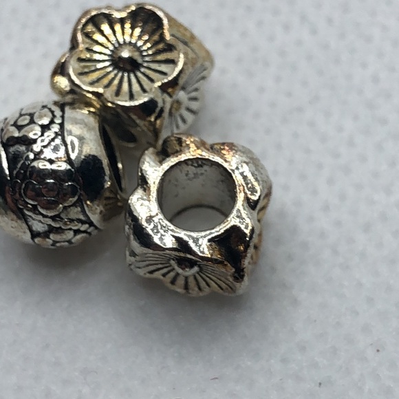 Assorted charms - Picture 3 of 9